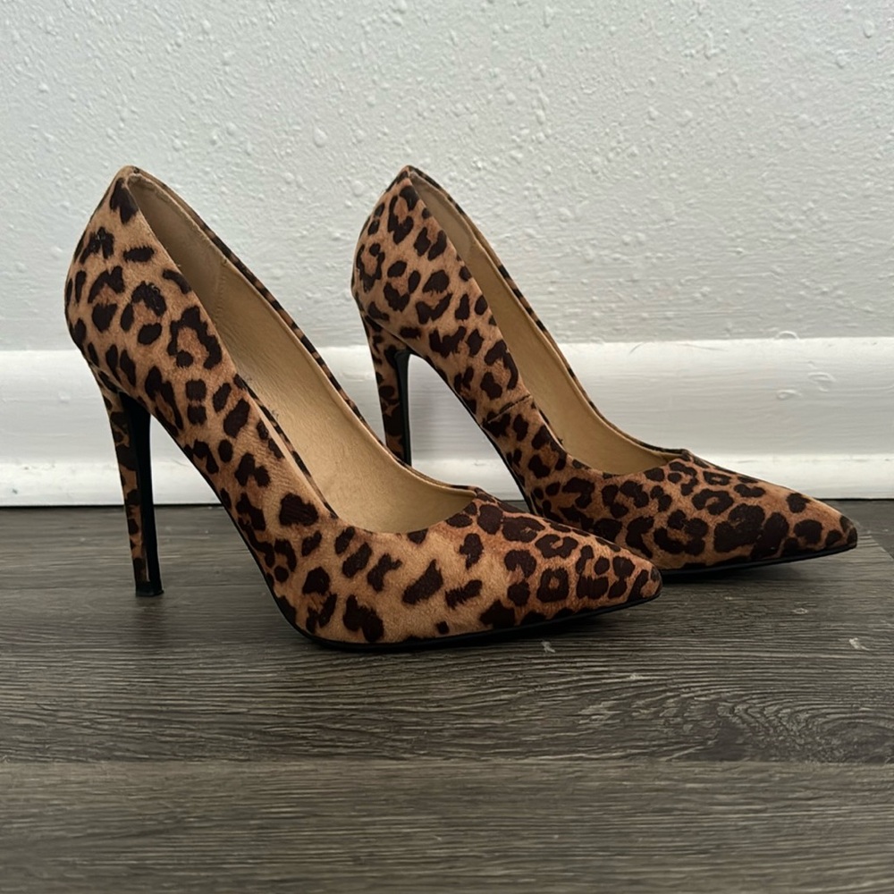 D leopard print heels